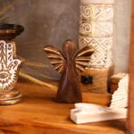 Medium Mango Wood Angel - Gold Decor - immagine 8