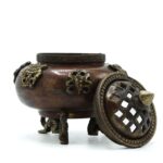 Brass Tibetan Incense Burner - Six Symbols Standing Pot - immagine 2