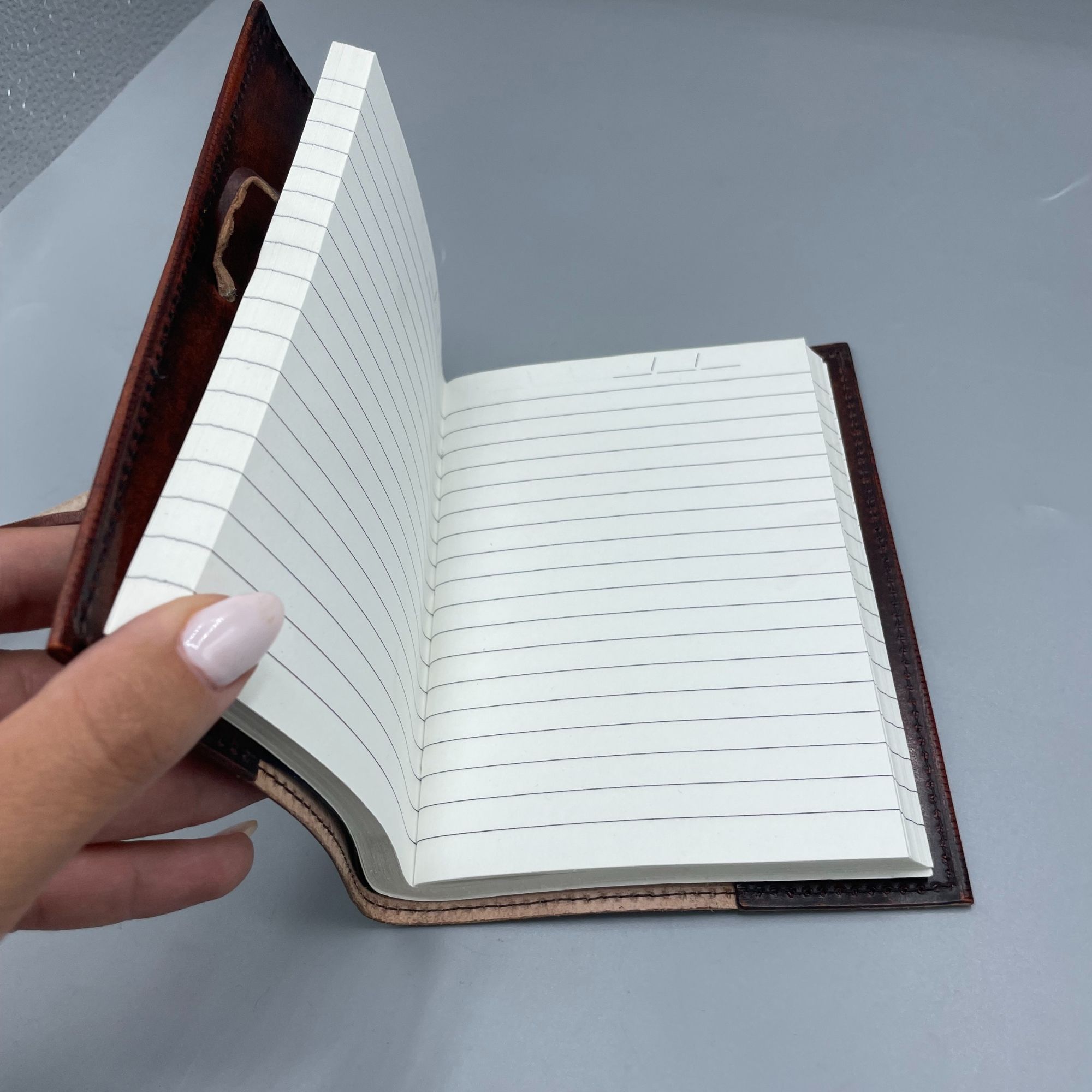 bG9jYWw6Ly9tZWRpYS85Uy80Qy82MFIzMEMxRzZXVEs0QzlTLzc5NWQyYmVlLmpwZWc.jpg Small Tree of Life Leather Journal – 18x13x2cm - immagine 1