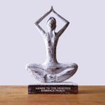 Wooden Yoga Lady - Whitewash - Hands Up Pose - "Hands to the Heavens Embrace Peace" - immagine 2