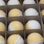 Lemon Meringue Pie Bath Bomb - 180g - immagine 4