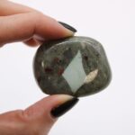 Bag of 6 Large African Tumble Stones - Bloodstone - Sephtonite - immagine 2