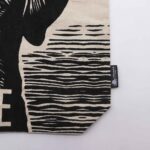 Nomad Sari Iconic Classic Tote Bag - It's a Dogs Life - White 10oz - immagine 2