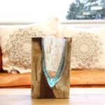 Molton Glass V-shaped Art Vase on Wood - immagine 6