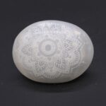 Selenite Palm Stone - Mandala Engraved - immagine 2