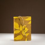 Lokta Bold Floral Bamboo Lock Notebook – Medium (15x12cm) – 45 Leaves – Mustard Brown - immagine 4