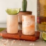 Set of 2 Himalayan Salt Shot Glasses & Wood Serving Stand - immagine 4