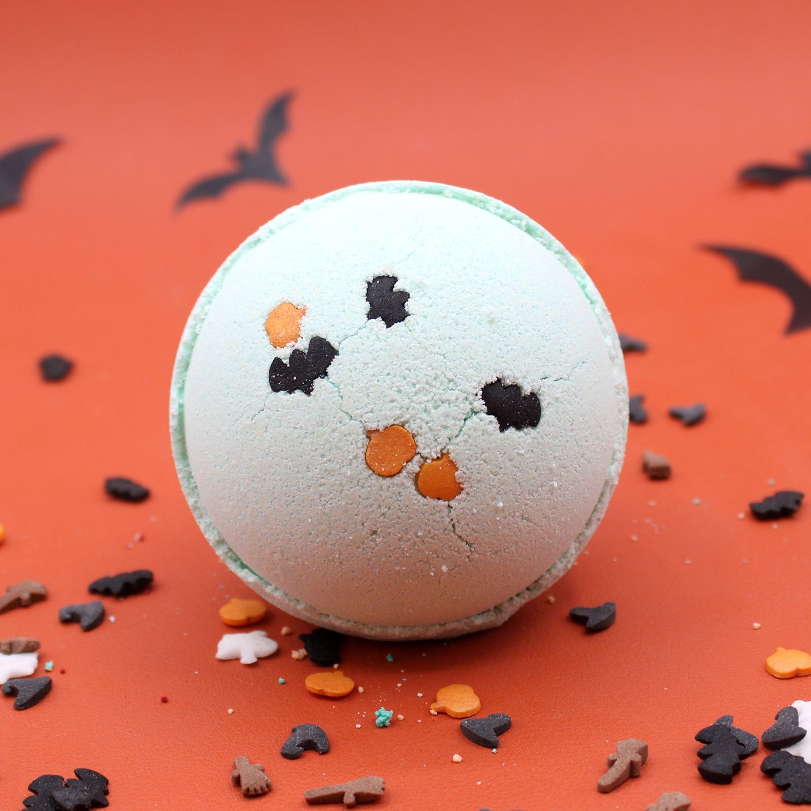 bG9jYWw6Ly9tZWRpYS9TSy9DQy82MFIzMEMxRzZSUzNDQ1NLLzdmNTk0MDBmLmpwZWc.jpg Coconut & Lime Halloween Bath Bomb - immagine 1