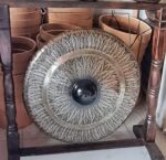 Large Gong in Brown Antique Stand - 80cm - Black - pattern - immagine 4