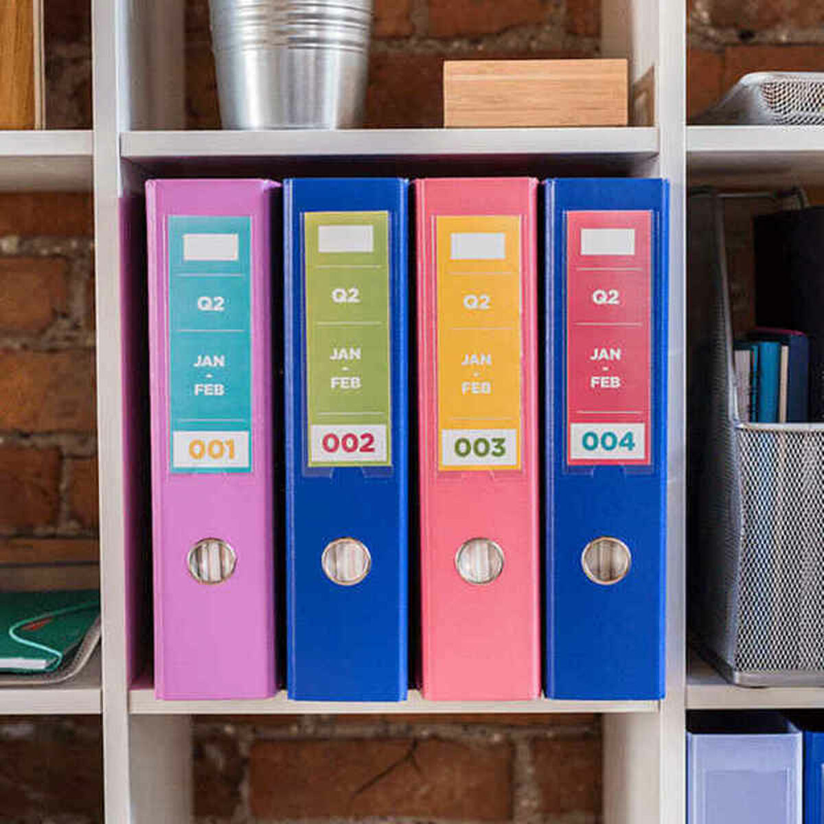 4977766779272_S55100538_P02 Etichette per Stampante Brother BA77927 Bianco Viola - immagine 1