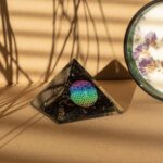 Small Organite Pryamids 5.5x4.5cm - Flower of Life - Black Tormaline Chips - immagine 3