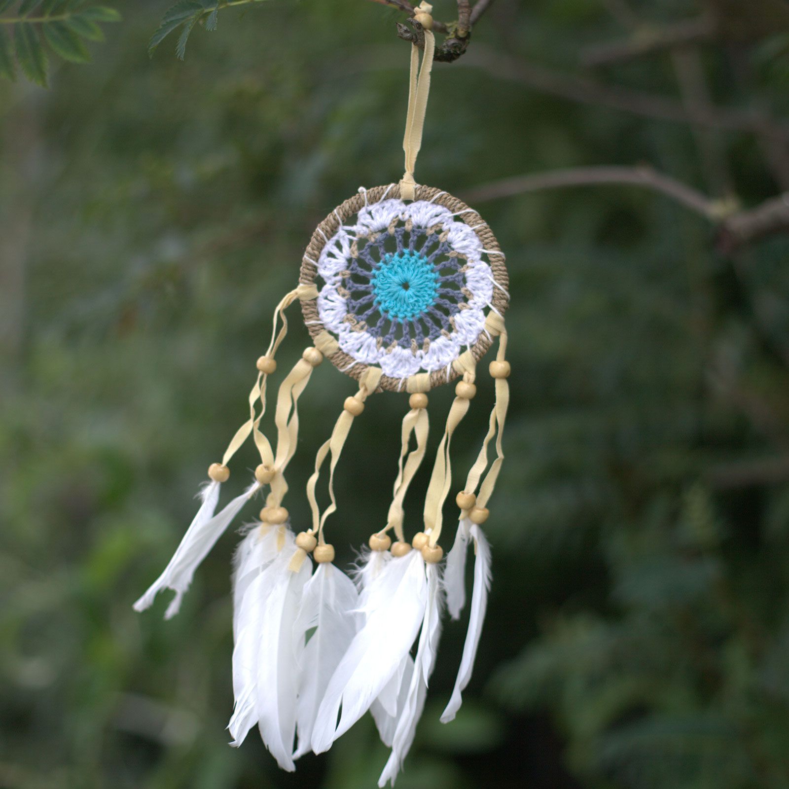 bG9jYWw6Ly9tZWRpYS9ISC84Qy82MFIzMEMxRzZNV0s4Q0hIL2Q3YmY4NGU2LmpwZWc-1.jpg Pastel Blue Macramé Dream Catcher 9cm (asst colours) - immagine 1